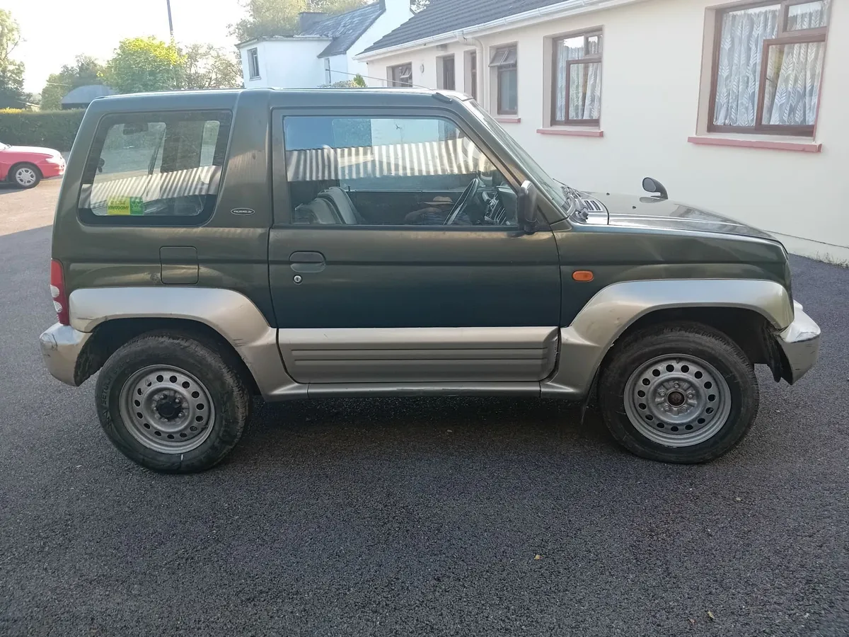 Mitsubishi Pajero  Junior 1998 - Image 2