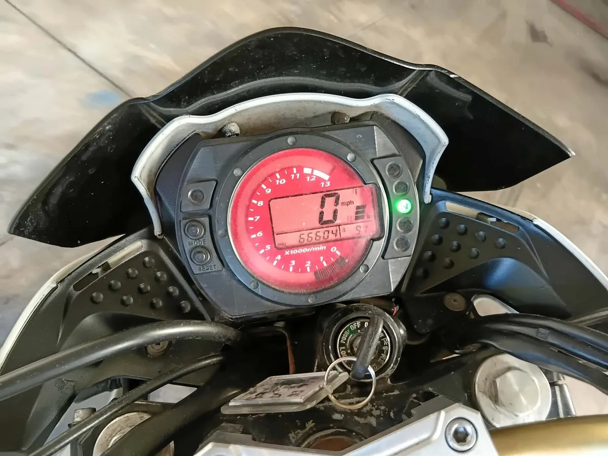 Kawasaki ZR 750 - Image 2