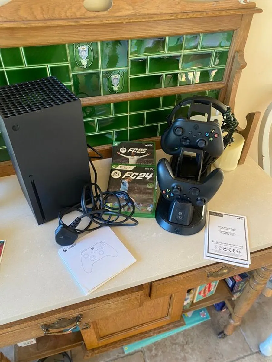 Xbox Gaming Bundle - Image 3