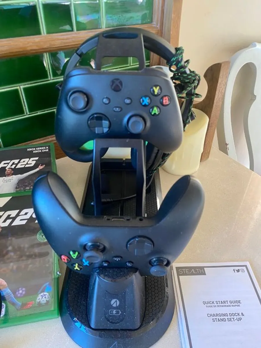 Xbox Gaming Bundle - Image 2
