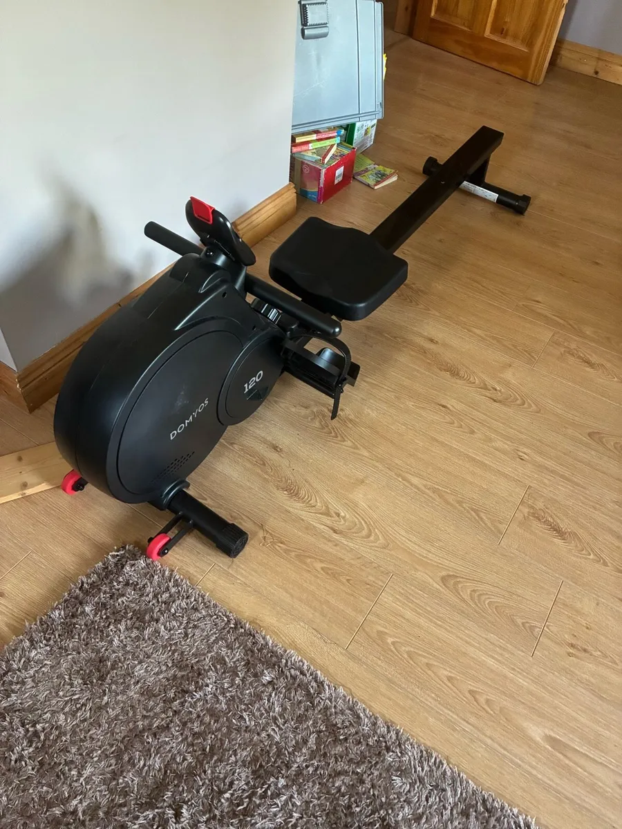 Rowing machine - Image 1