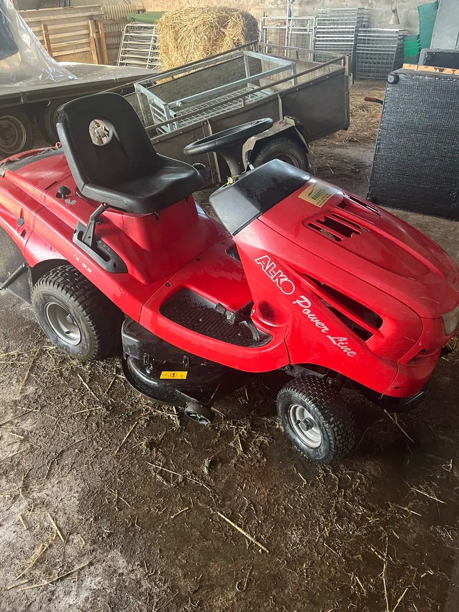 Ride on lawnmower