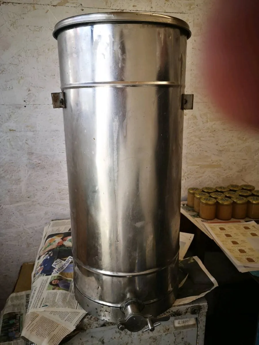 Honey extractor and settling tank - Image 3