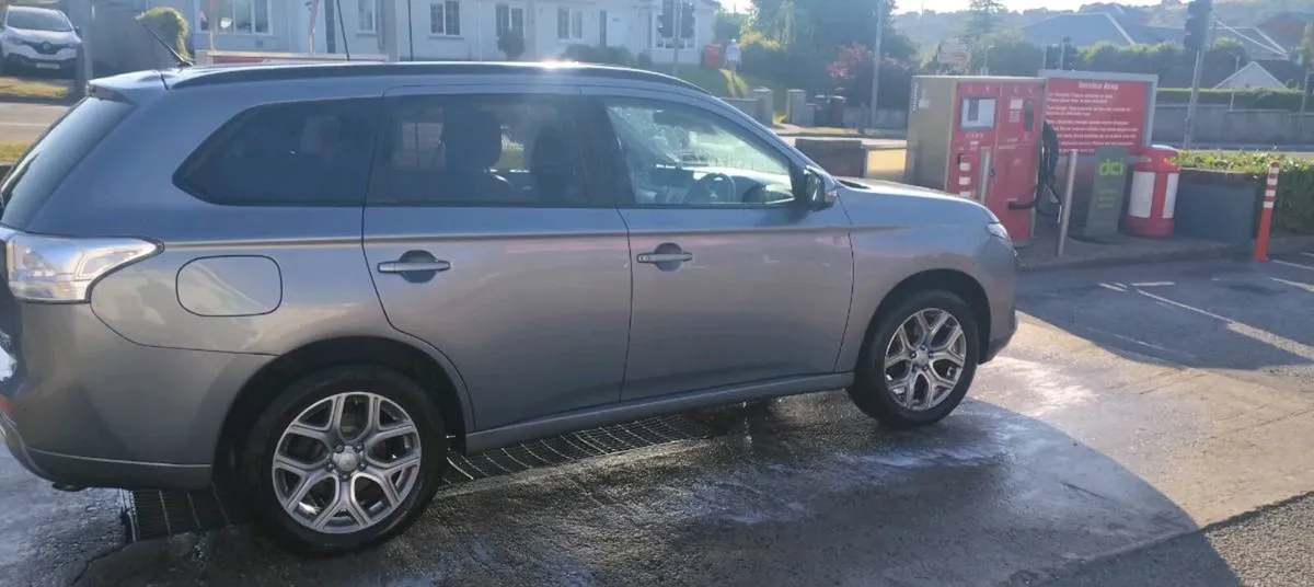 Mitsubishi outlander phev - Image 1