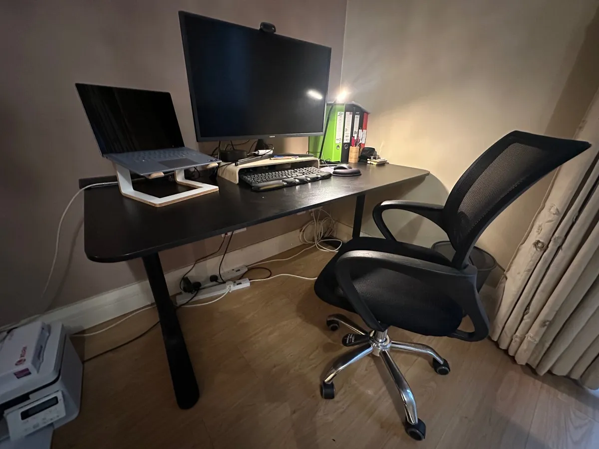 Desk IKEA and office chair - Image 1