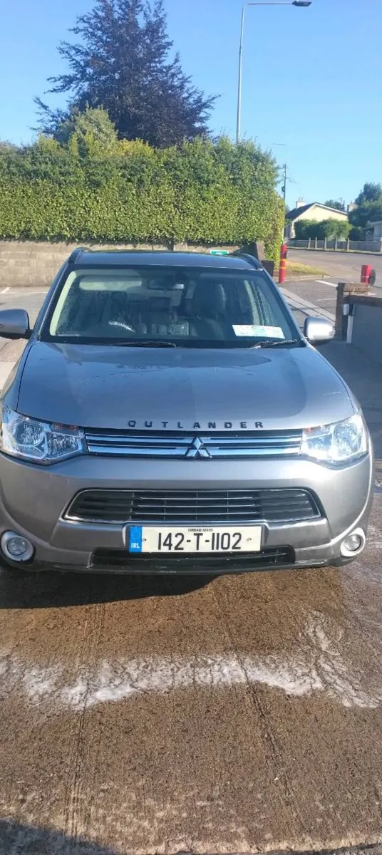 Mitsubishi outlander phev - Image 2