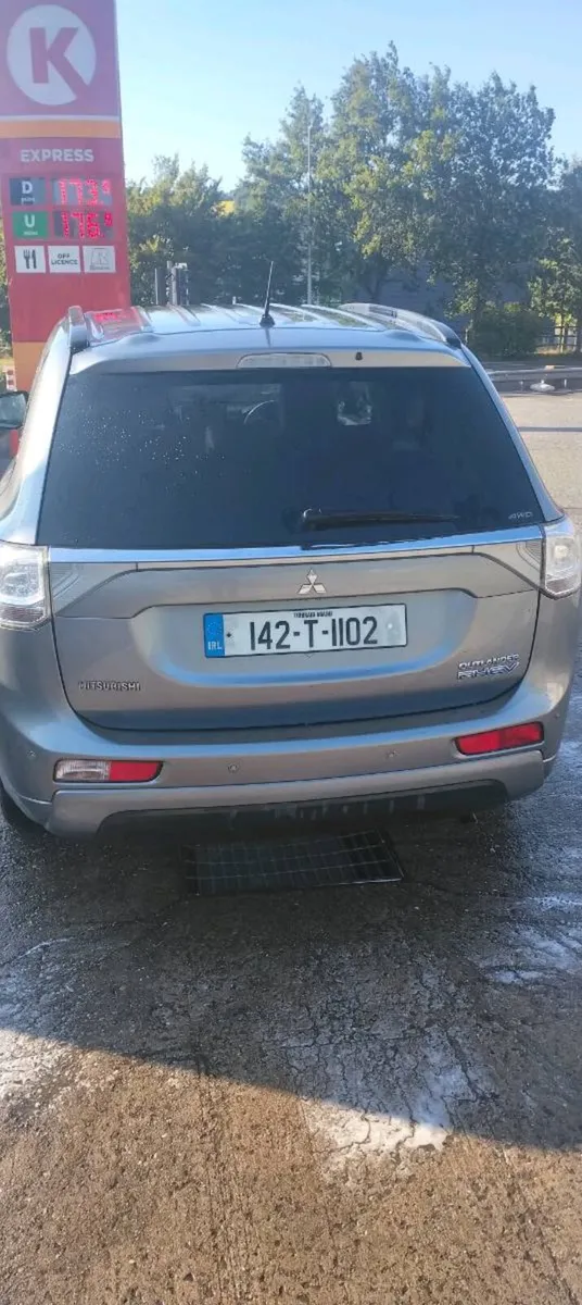 Mitsubishi outlander phev - Image 3