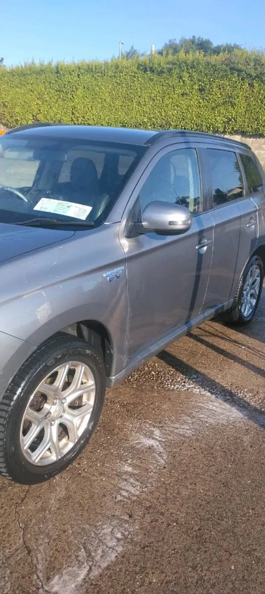 Mitsubishi outlander phev - Image 4