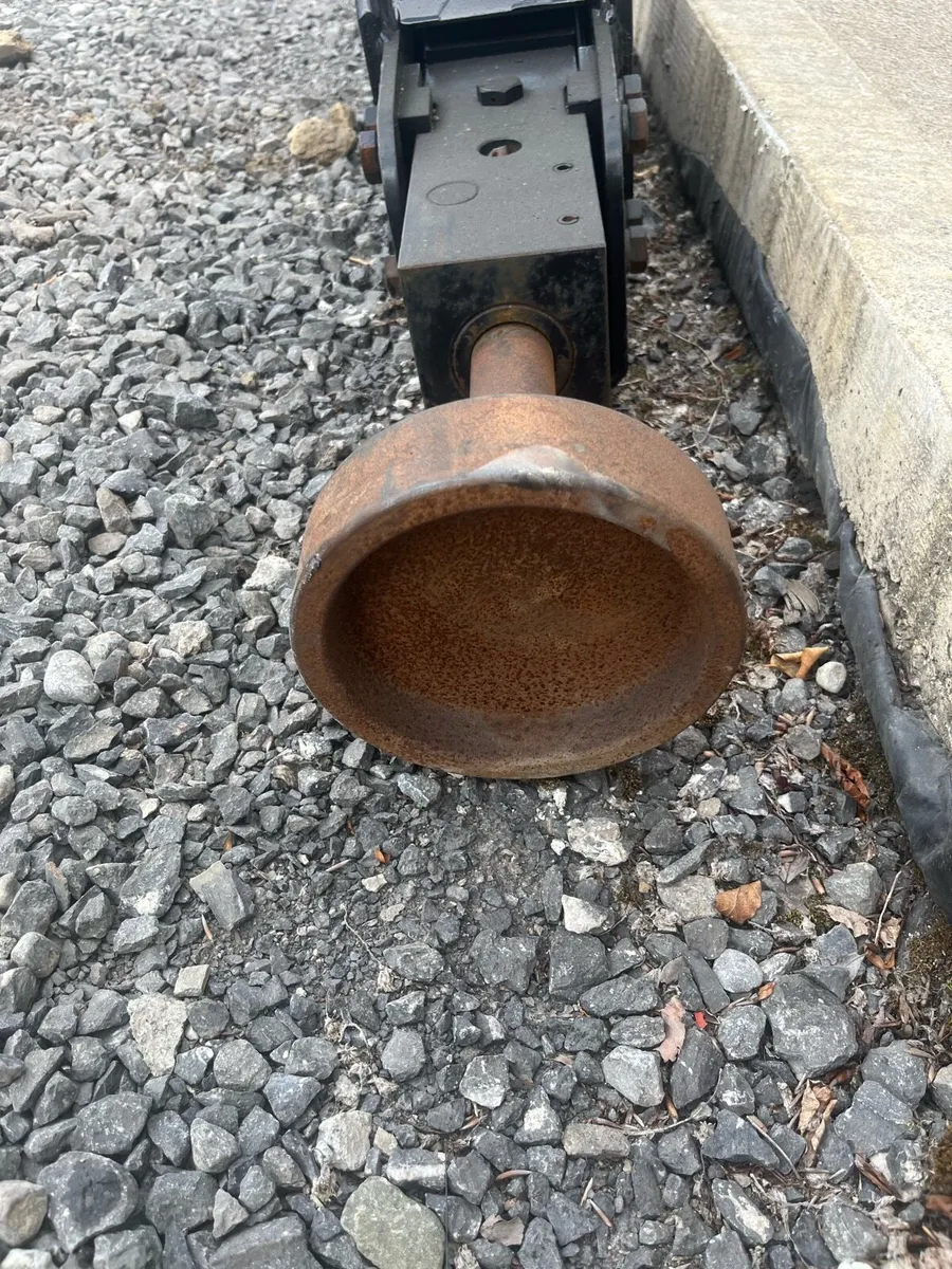 Post driver for mini digger - Image 4