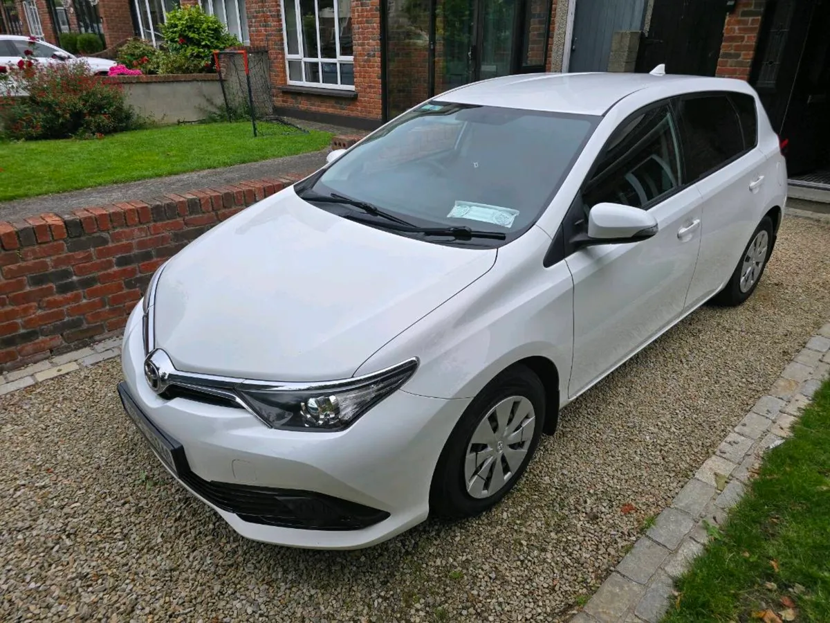 Tyota Auris - Image 2