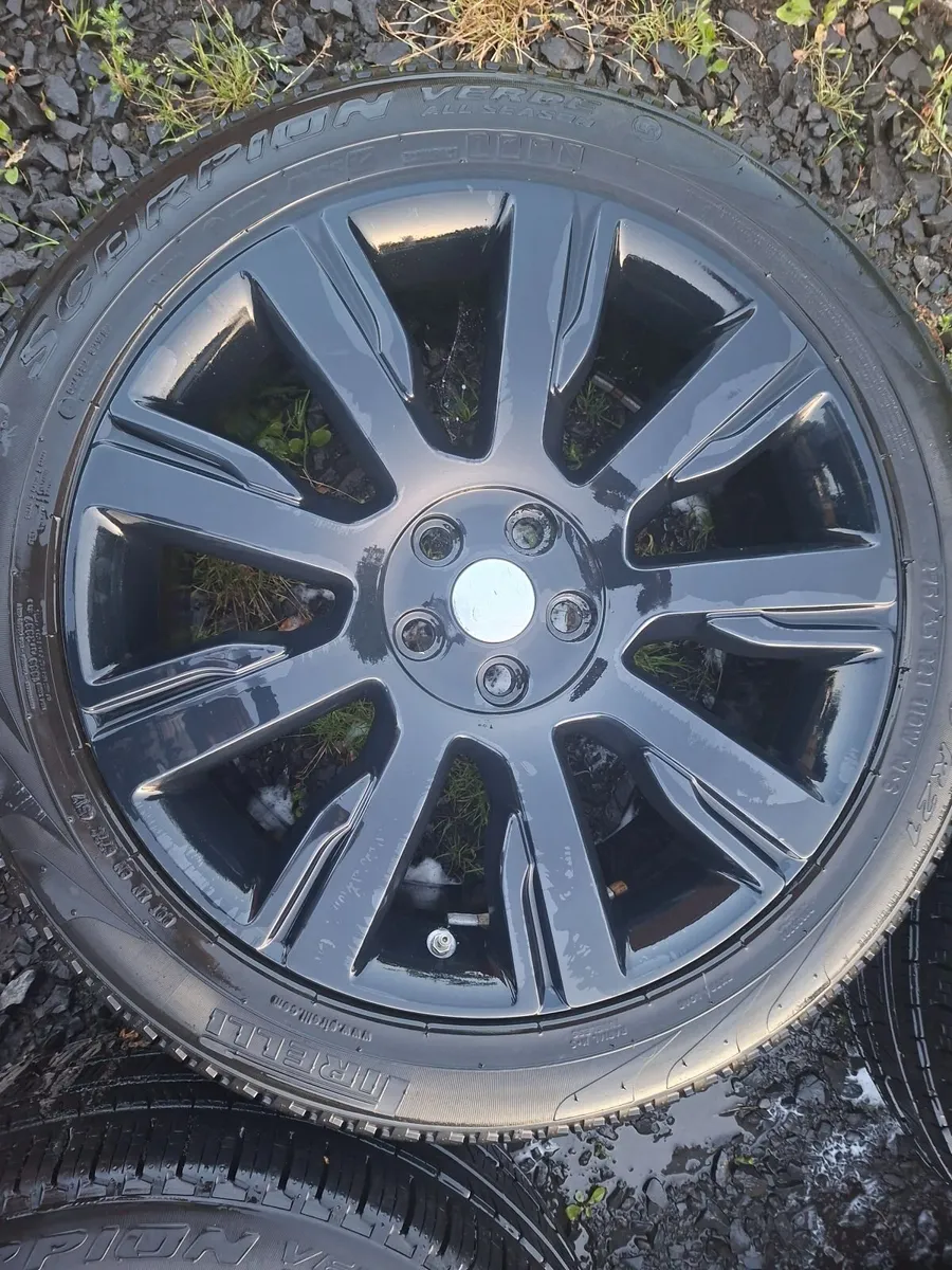 21" Genuine Range Rover Alloys with tyres - Image 3
