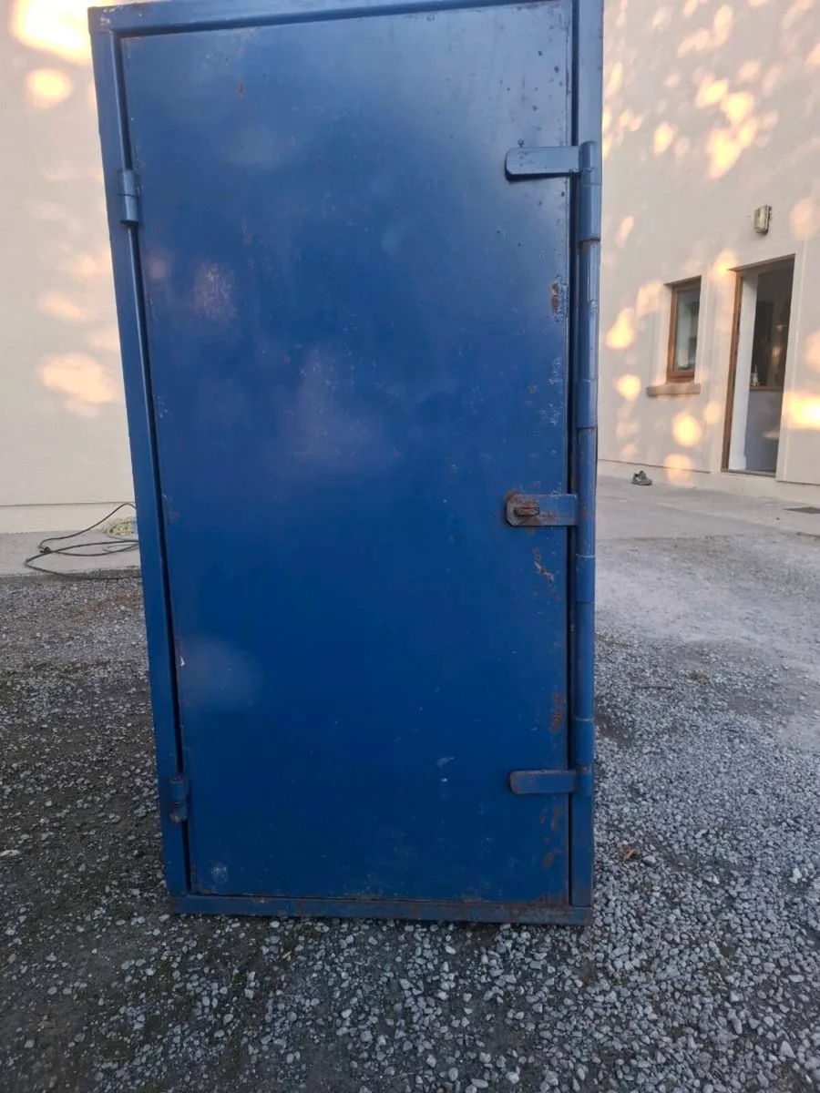 Tack press - Image 1