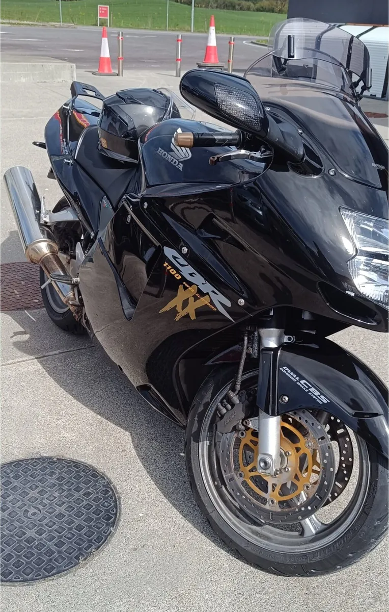 CBR 1100 Blackbird - Image 1