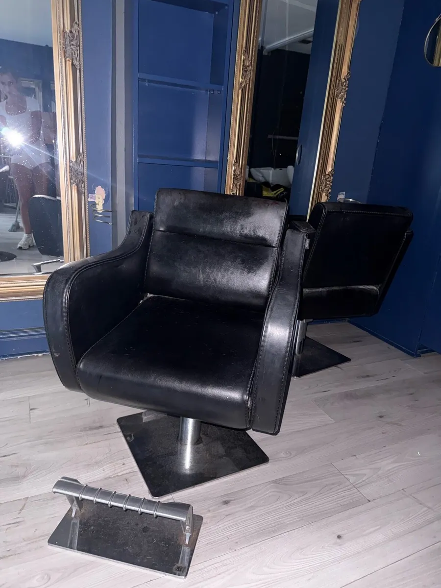 Hairdressing chairs - Image 2