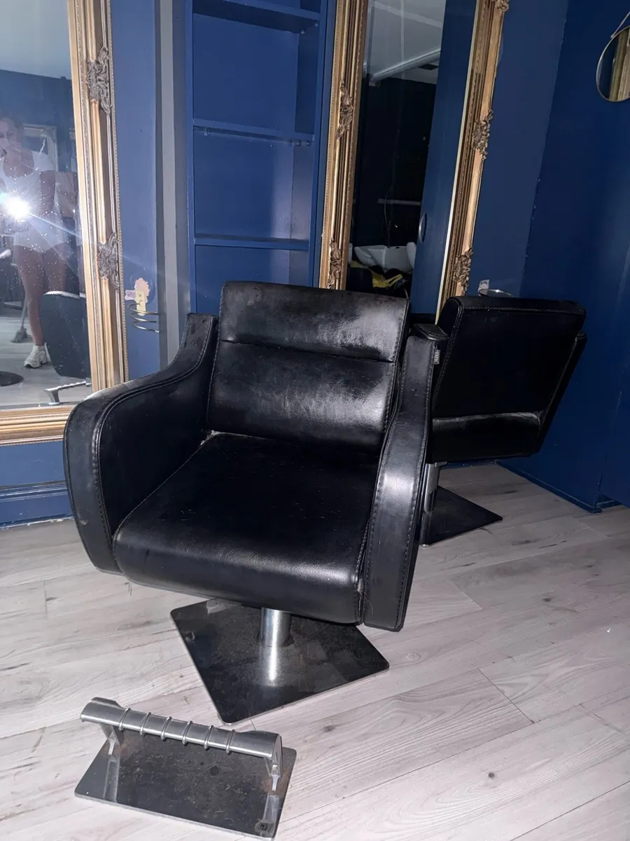 Hairdressing chairs - Image 3