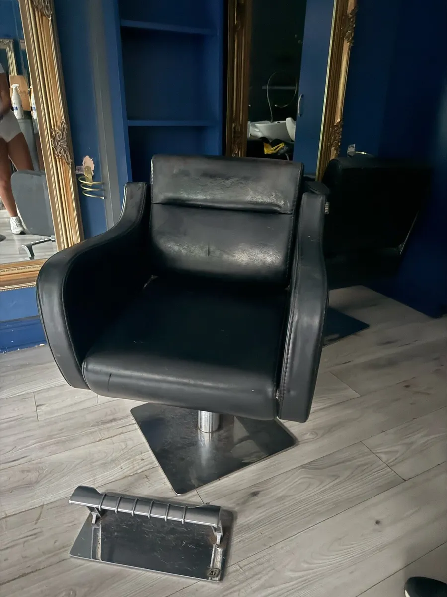 Hairdressing chairs - Image 4