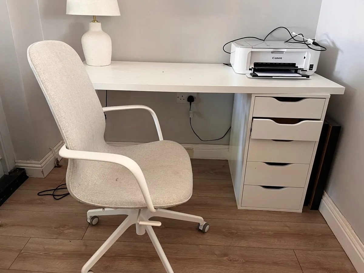 swivel chair