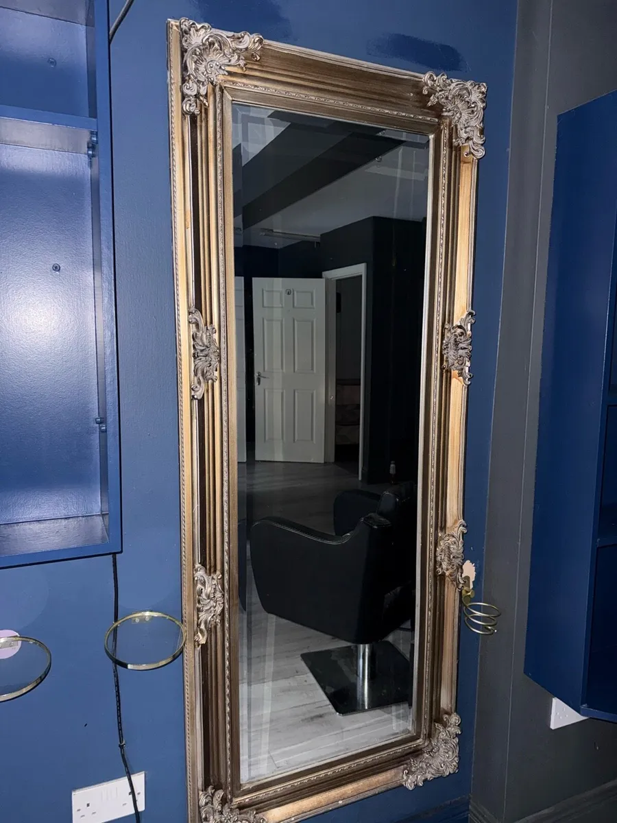 Gold mirror - Image 1