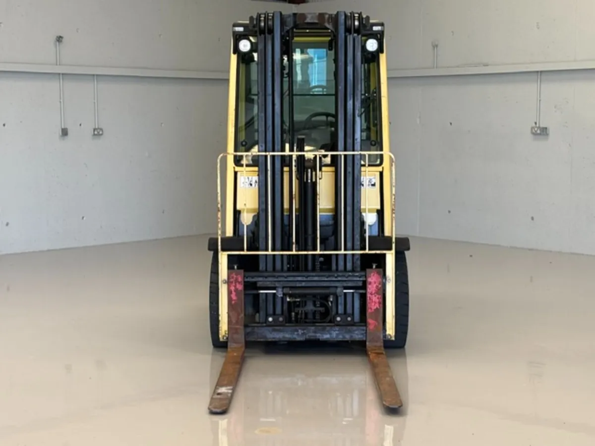 2009 HYSTER 2.5 TON FORK-LIFT - Image 2