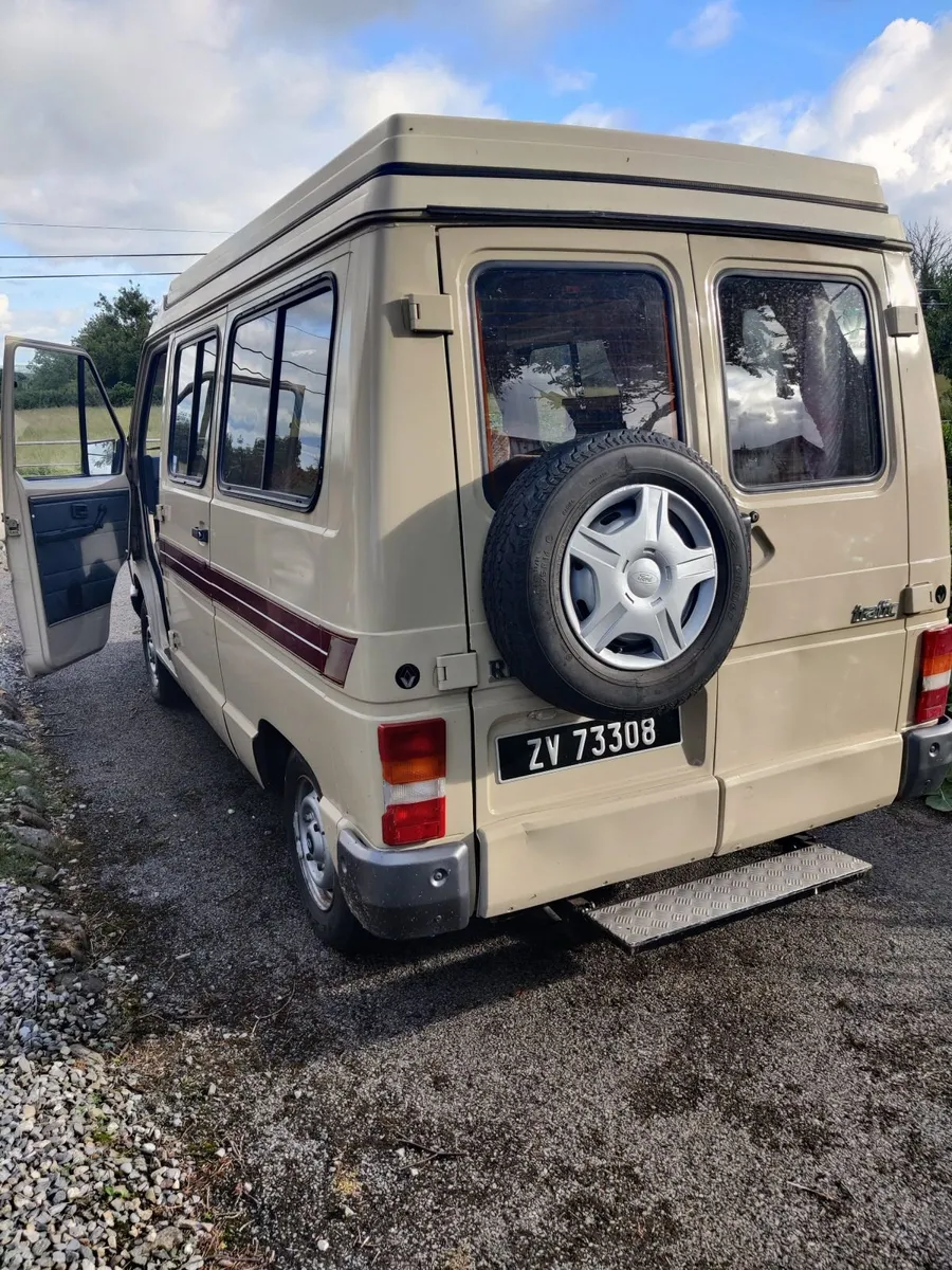 Vintage Renault Campervan - Image 4