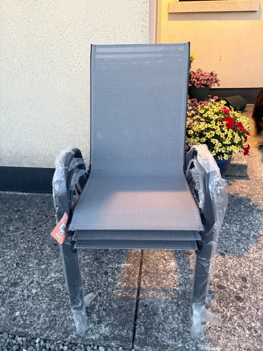 6 Garden Chairs - Image 1