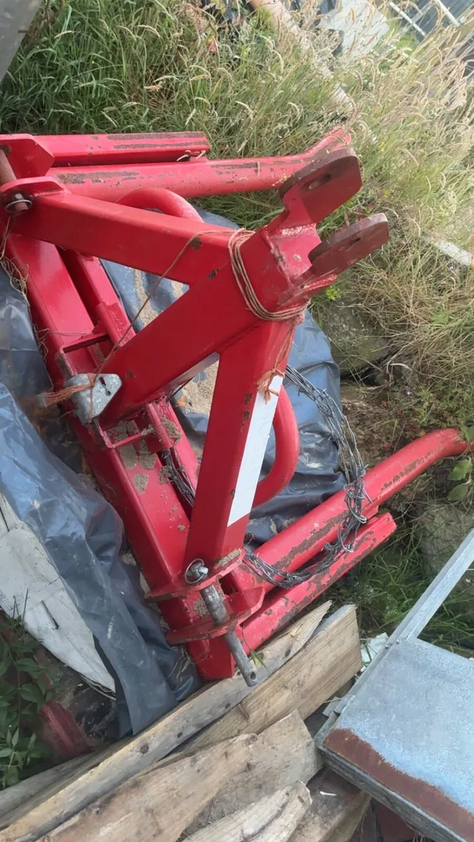 Bale lifter - Image 1