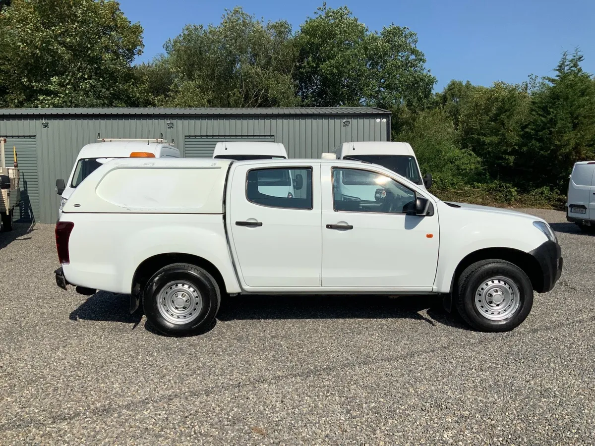 Isuzu D-Max 2.5dsl pick up Tax & Test . - Image 3