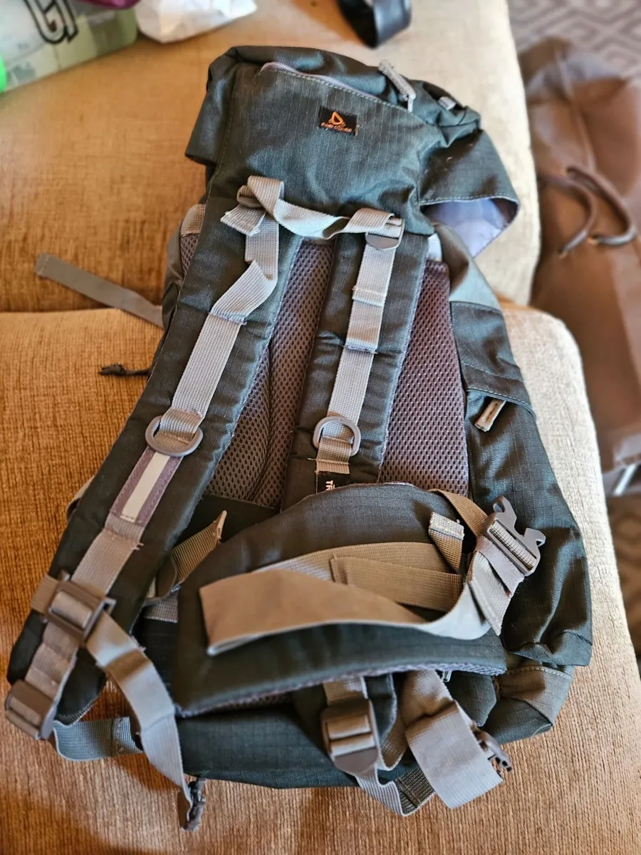 Trek 33 Litre Rucksack in Olive - Image 3