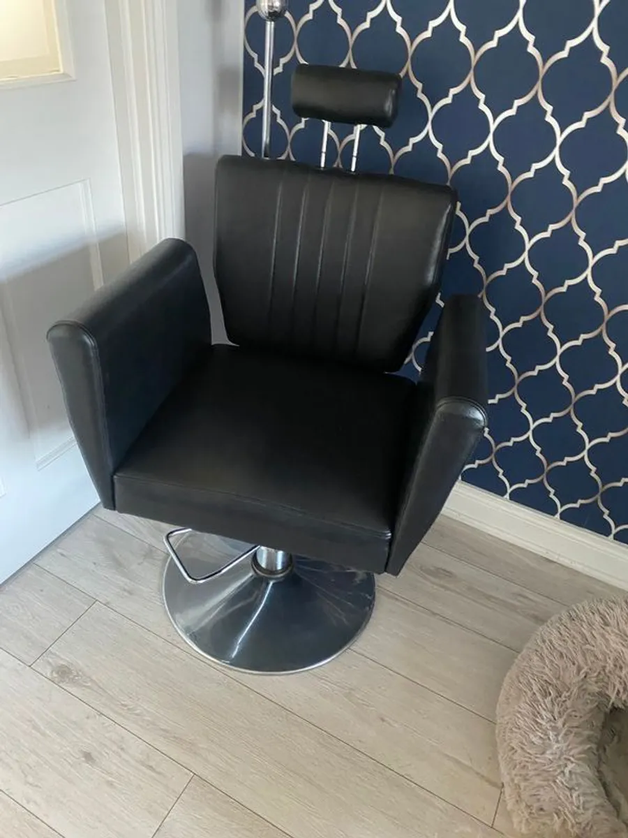 Barber chair - Image 1