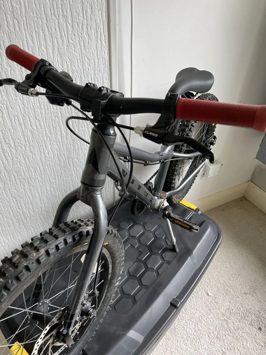 Vitus 20+ Kids Mountain Bike - Image 3