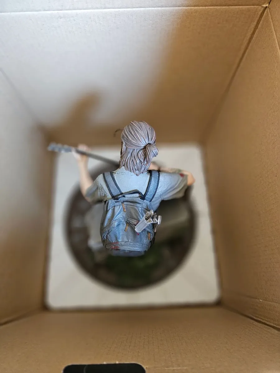 The Last of us II Ellie statue - Image 3