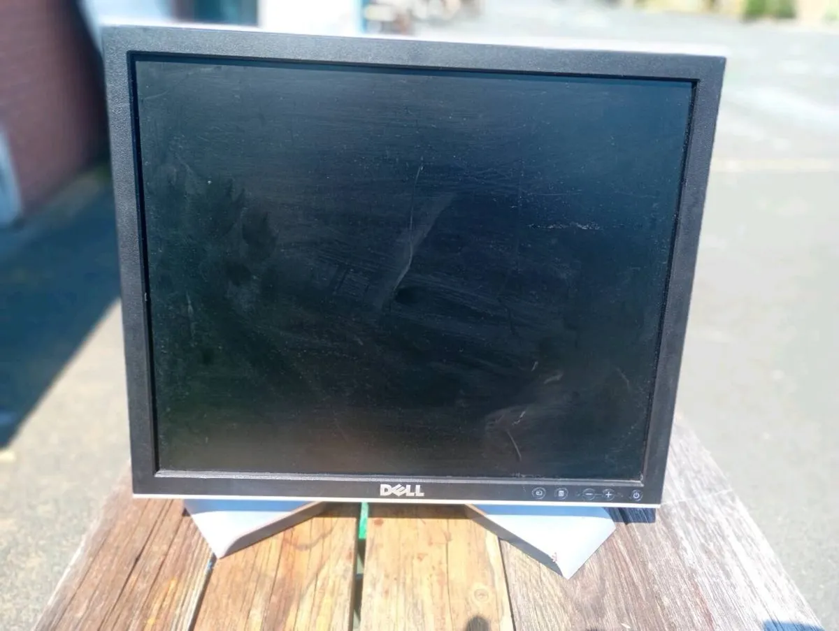 monitors   10 in total - Image 1