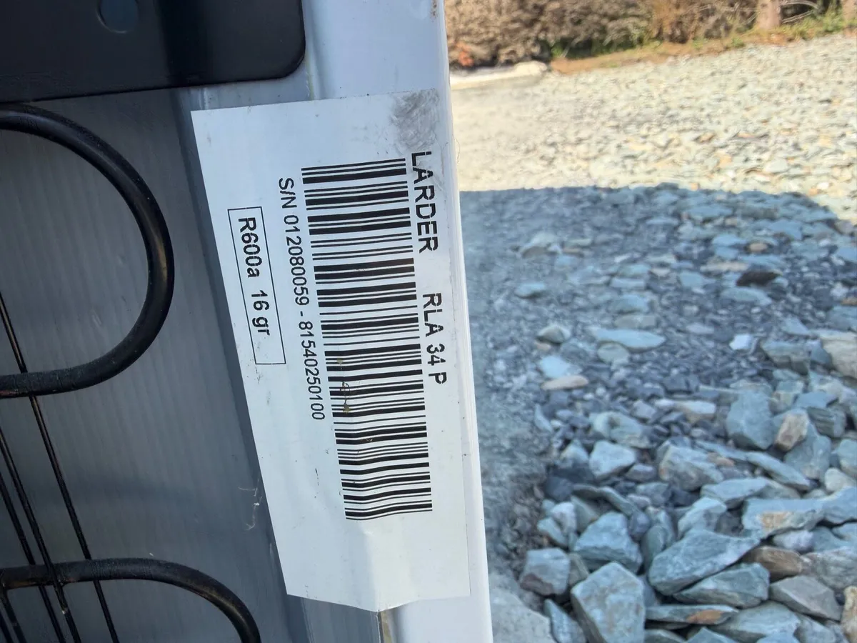 hotpoint fridge under counter €70 - Image 4