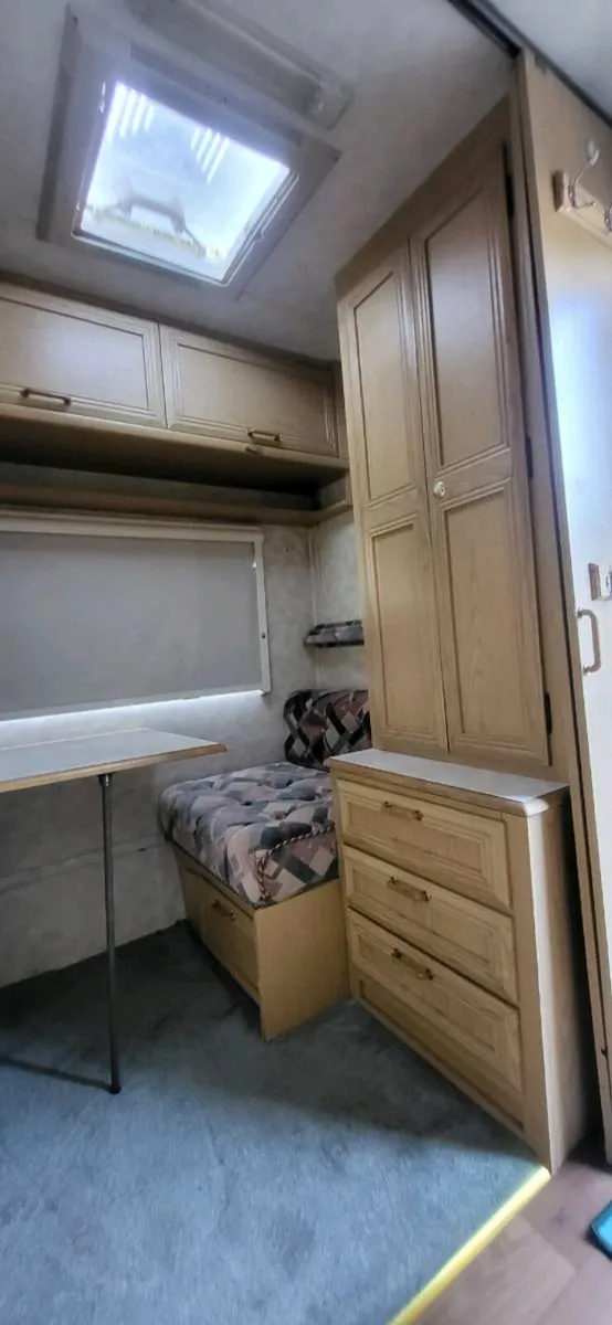 Touring caravan. - Image 4