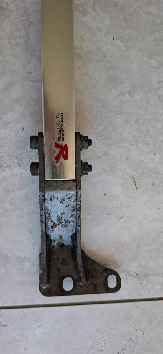 Integra type r strut - Image 3