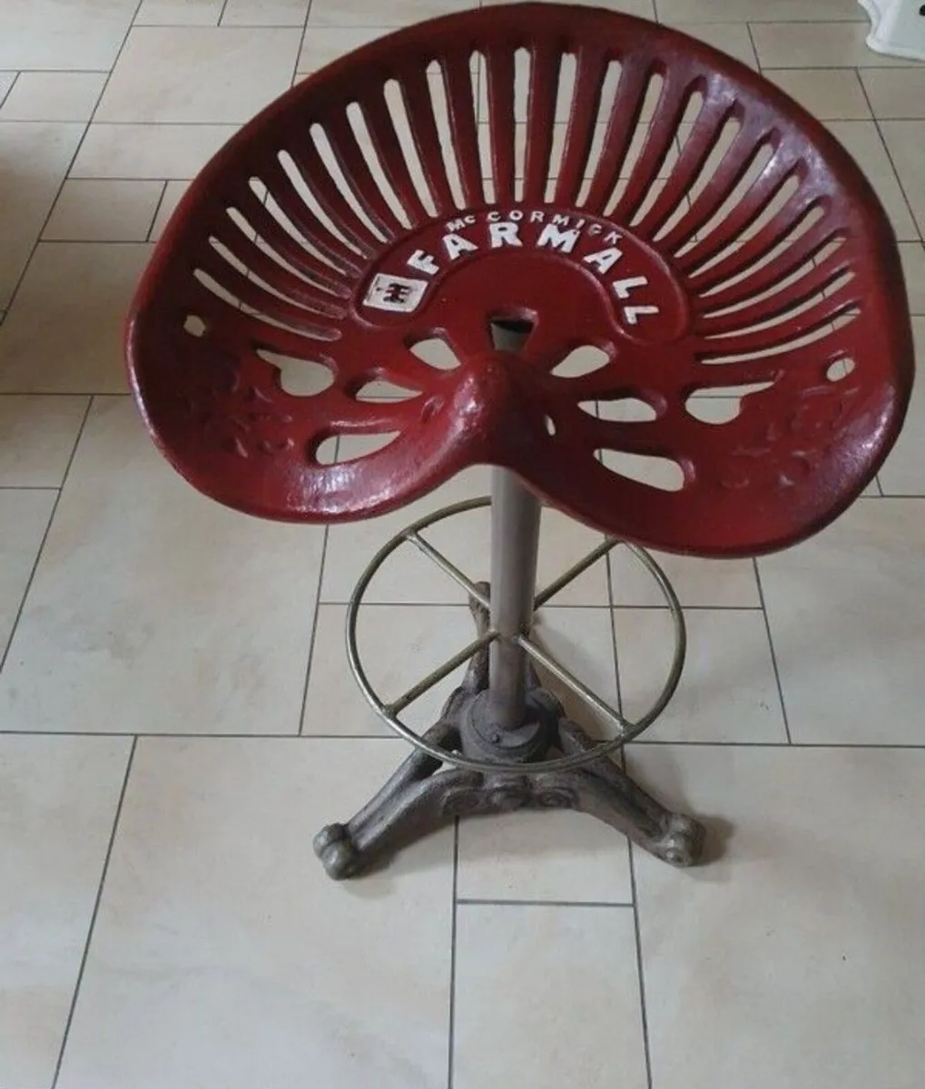 Tractor seat red - Image 1