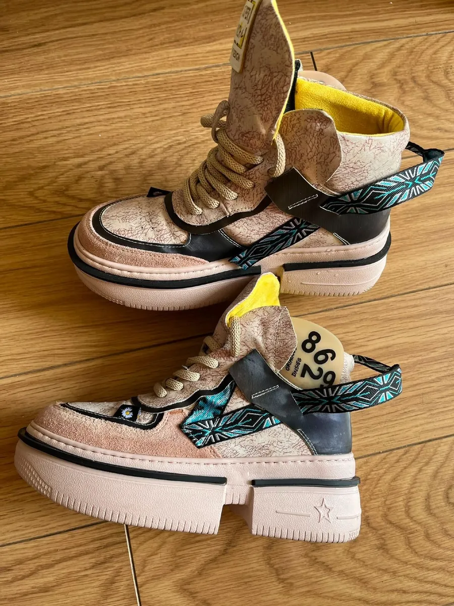 Sneaker - Image 1