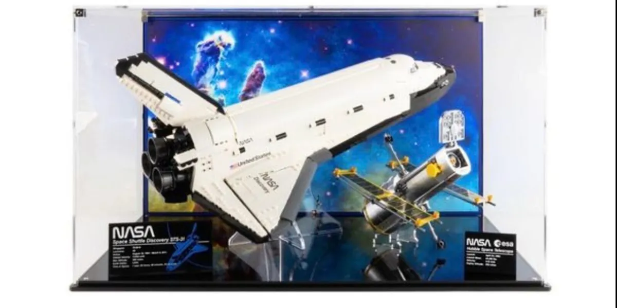 Lego NASA Discovery Shuttle 10283 & Wicked Brick - Image 2