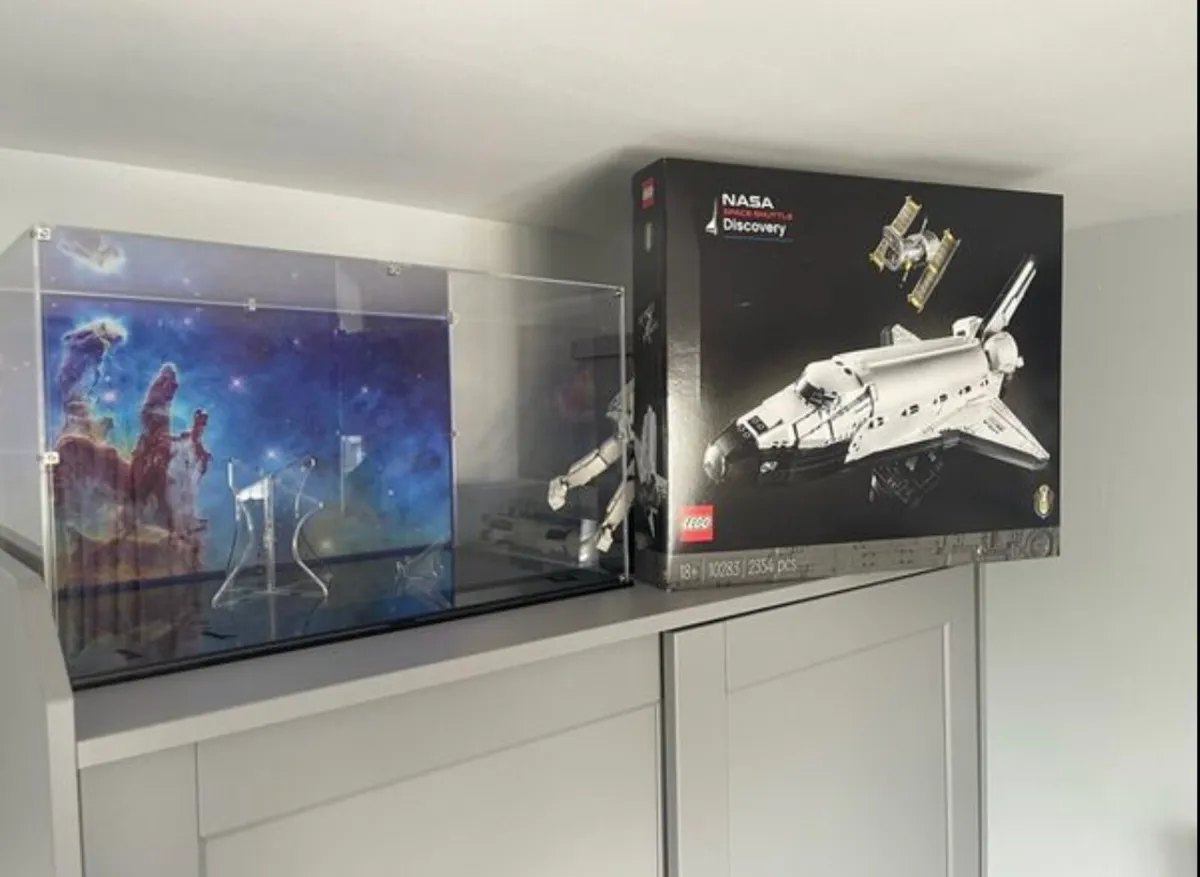 Lego NASA Discovery Shuttle 10283 & Wicked Brick - Image 1