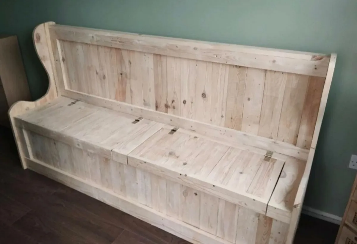 Rustic banquet seating - Image 4