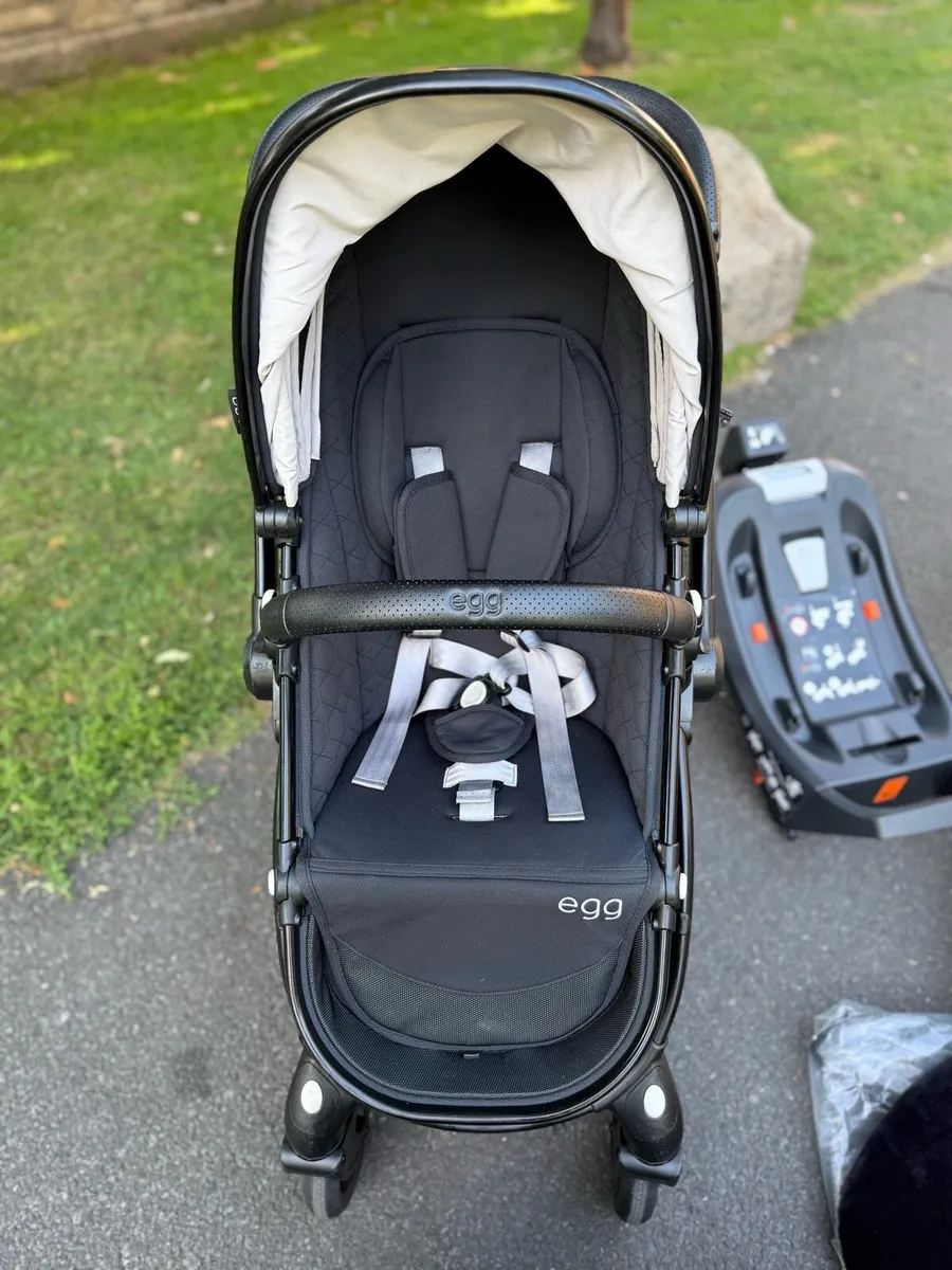 Egg2 travel system car seat/isofix pram - Image 3