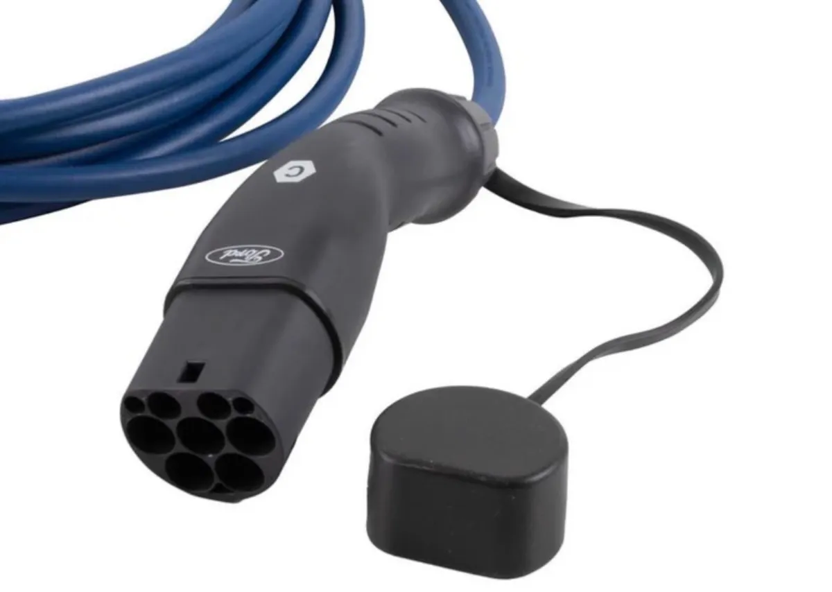 Ford Kuga Type 2 Charging Cable &  Rubber Mats - Image 2