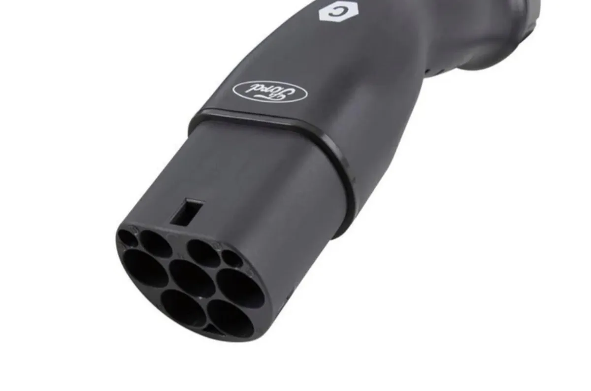 Ford Kuga Type 2 Charging Cable &  Rubber Mats - Image 3
