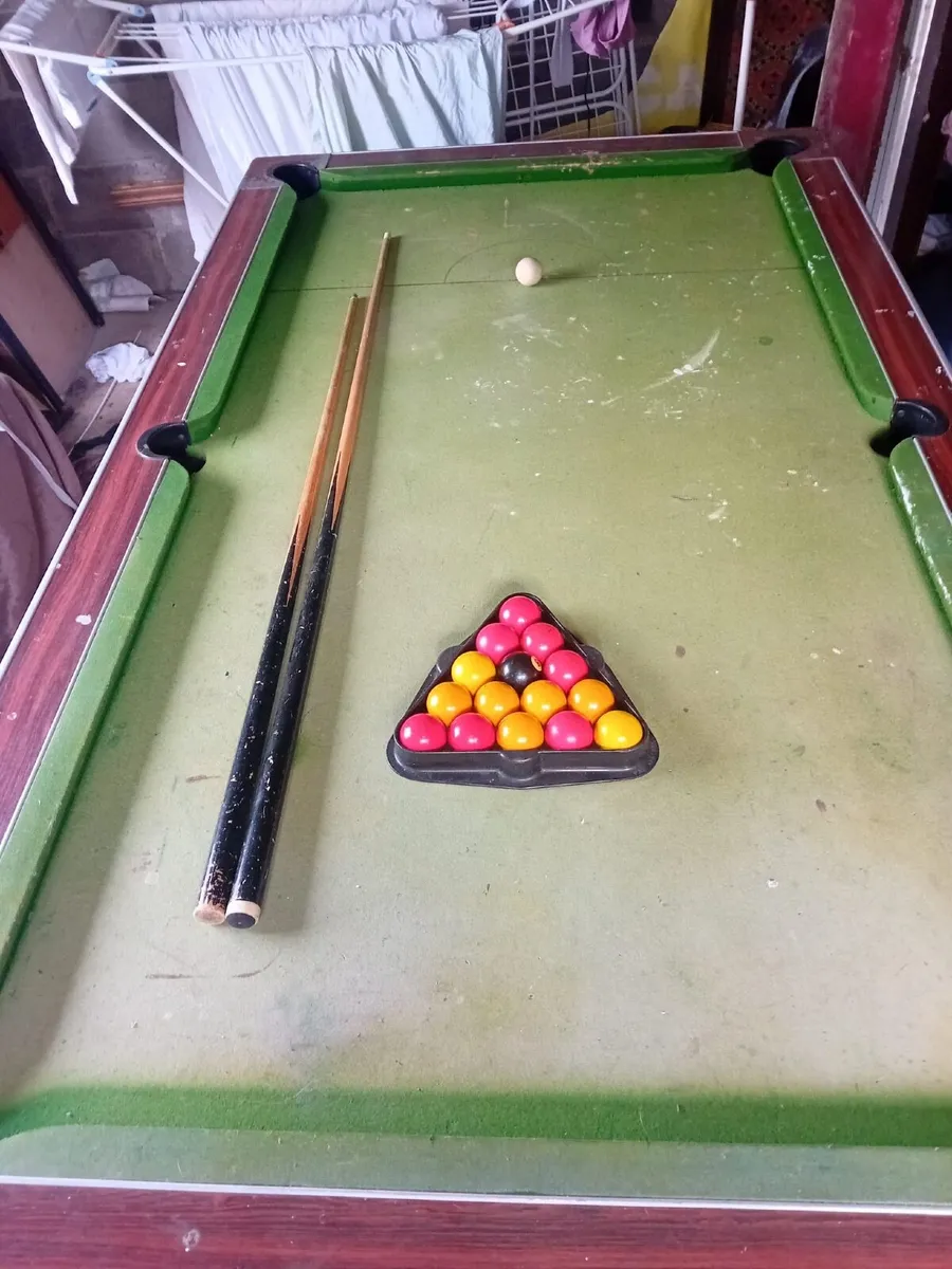 Pool table - Image 1