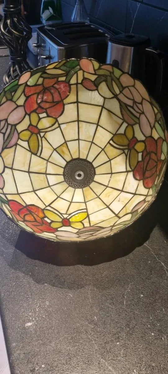STUNNING TIFFANY STYLE TABLE LAMP - Image 3