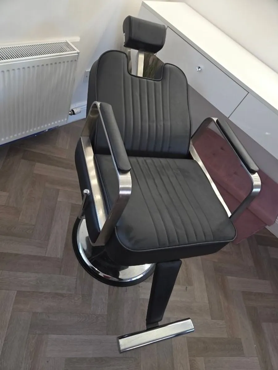 Salon Furniture - Image 4