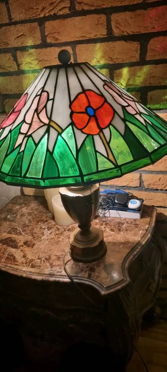 STUNNING STAINED GLASS POPPY LAMP - Image 3