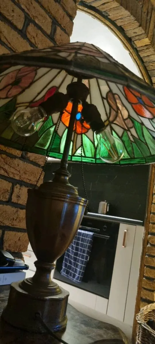 STUNNING STAINED GLASS POPPY LAMP - Image 1