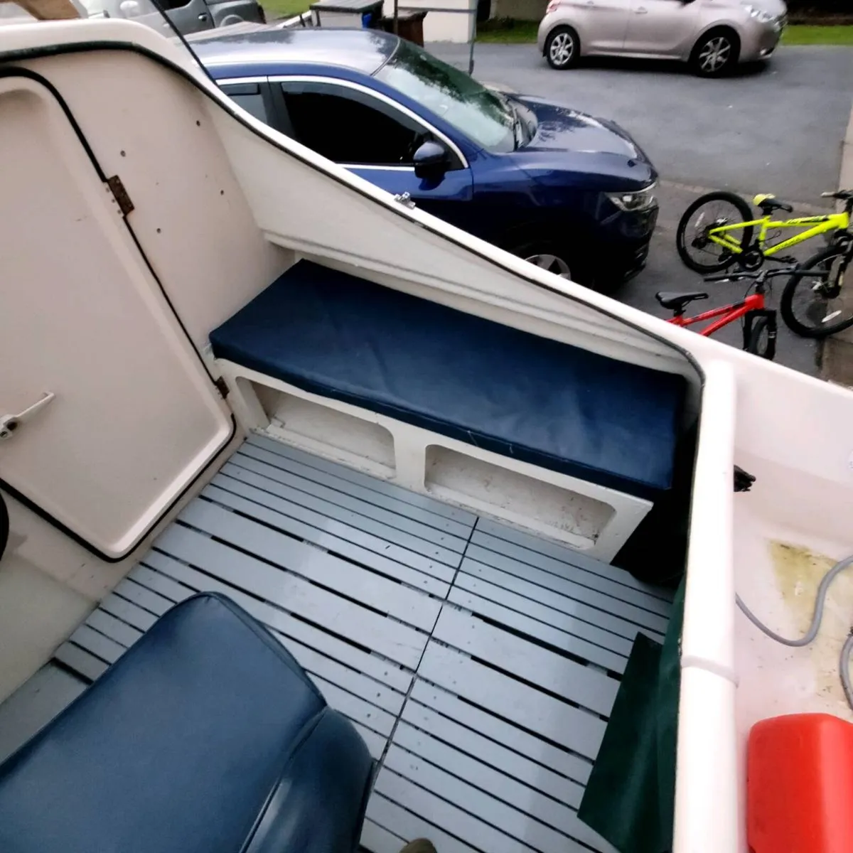 Shetland 535 cabin boat tiki Galvanised trailer - Image 3