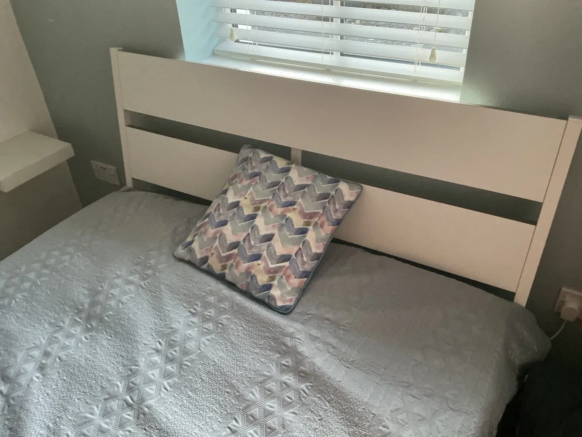 Bed - Image 2
